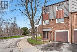 36 Vicora Linkway in Toronto, ON - Building Photo