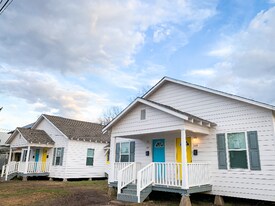 227 W 3rd St in Crowley, LA - Building Photo