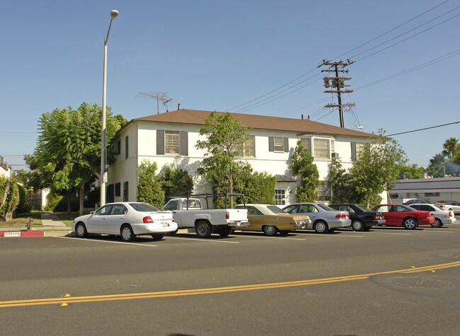 1114 N Gardner St in Los Angeles, CA - Building Photo - Building Photo