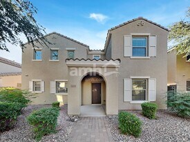 3260 E Franklin Ave in Gilbert, AZ - Building Photo