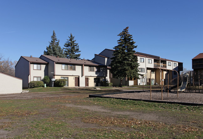 Dover Hill Apartments in Golden Valley, MN - Building Photo - Building Photo