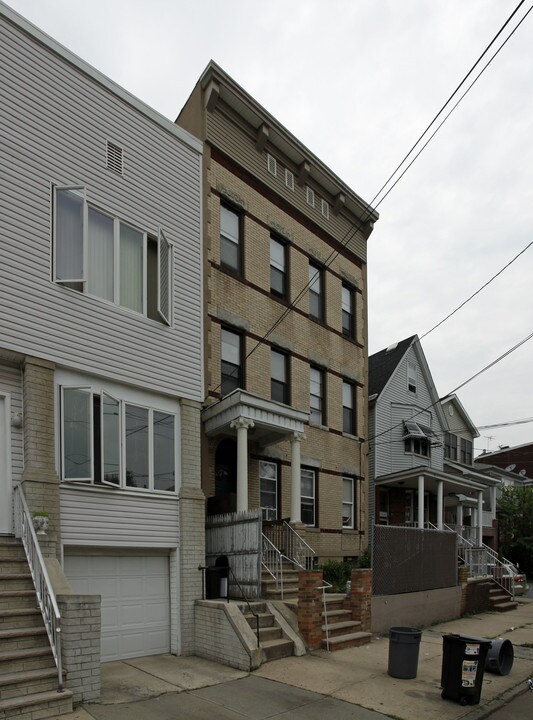197 Prospect St in Bayonne, NJ - Foto de edificio