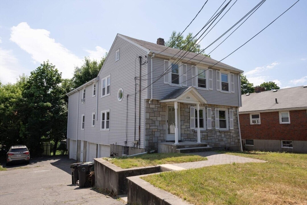 624 Main St in Watertown, MA - Building Photo