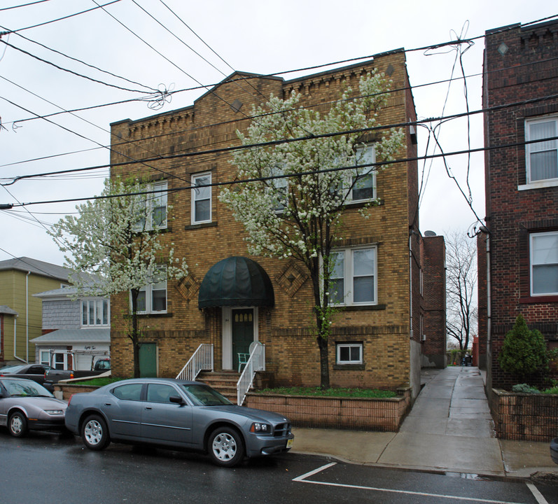 84 W 24th St in Bayonne, NJ - Building Photo