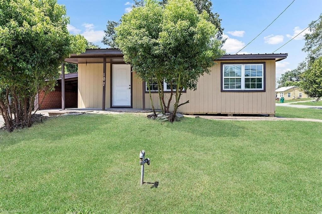 107 W New Jersey St in Orange, TX - Building Photo
