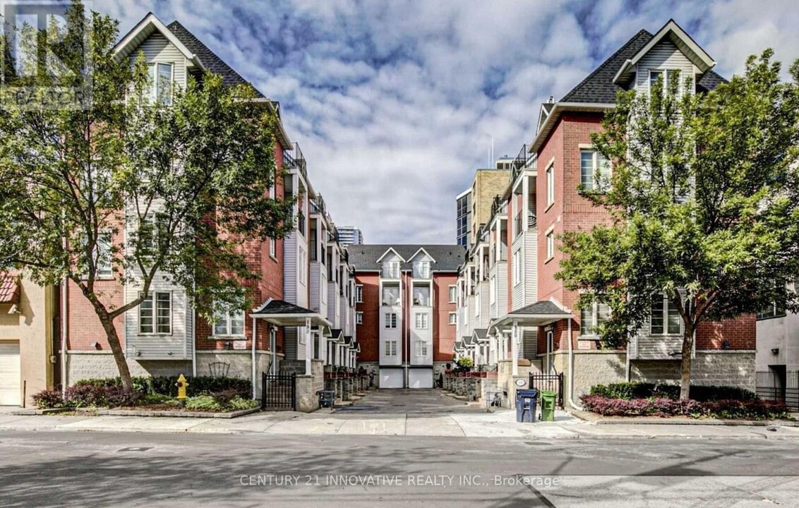 150-150 George St in Toronto, ON - Building Photo