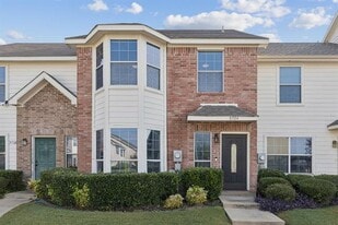5724 Giddyup Ln in Fort Worth, TX - Building Photo