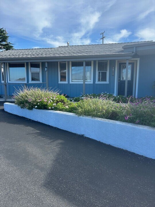 2077 Ironwood Ave in Morro Bay, CA - Foto de edificio