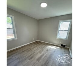 12817 Oakview Blvd in Garfield Heights, OH - Building Photo - Building Photo