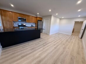 426 Plateau Ave, Unit Rear in Fort Lee, NJ - Building Photo - Building Photo