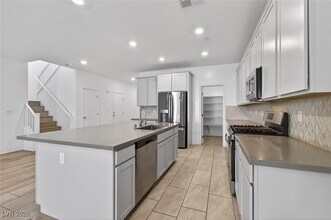 238 Polaris Ridge Ave in Henderson, NV - Building Photo - Building Photo