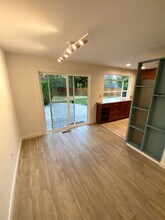 1650 171st Ave NE in Bellevue, WA - Building Photo - Building Photo