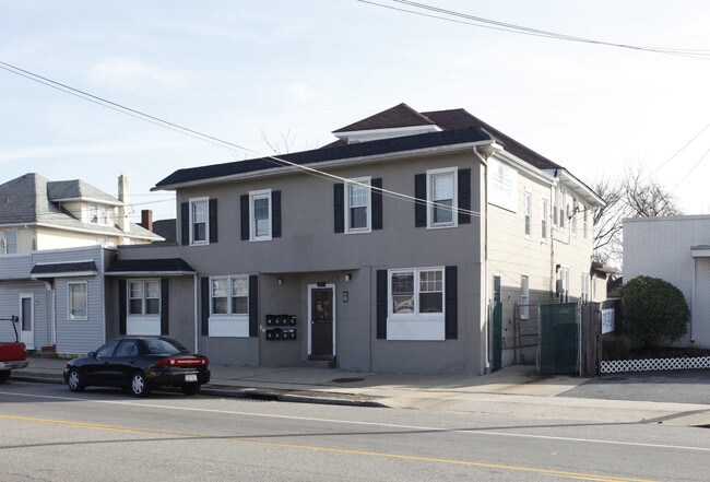 1632 Union Blvd in Bay Shore, NY - Building Photo - Building Photo