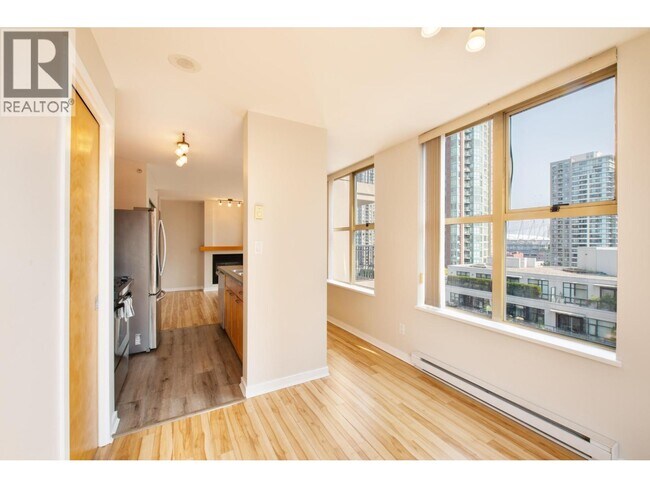 989 Richards St in Vancouver, BC - Building Photo - Building Photo