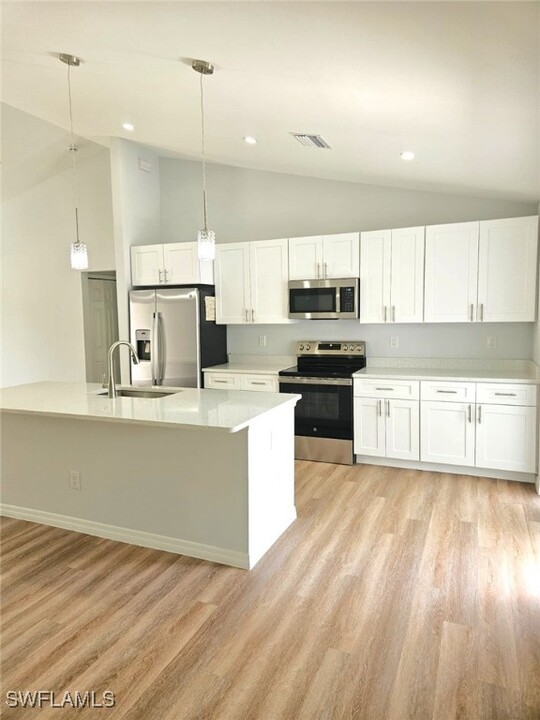 22500 Cezane Ave in Port Charlotte, FL - Building Photo