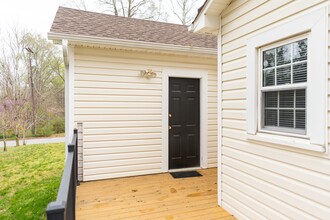 393 21st Ave NE in Hickory, NC - Building Photo - Building Photo