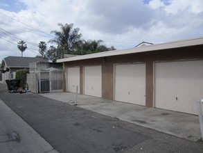 828 S Philadelphia St in Anaheim, CA - Building Photo - Building Photo