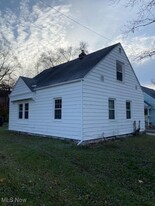 1112 Courtland Ave in Akron, OH - Foto de edificio - Building Photo