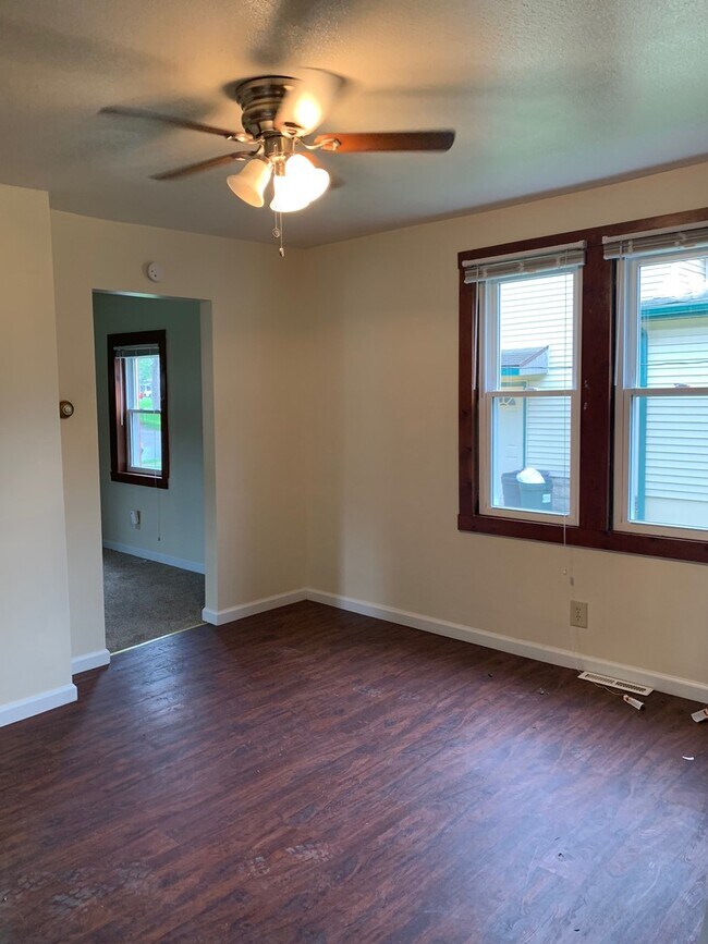 1324 Salt Springs Rd in Youngstown, OH - Building Photo - Building Photo