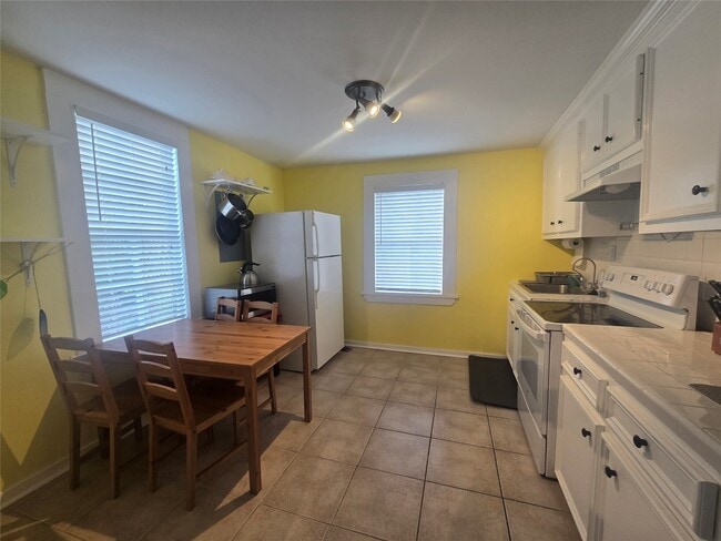 1119 Broadway Avenue J in Galveston, TX - Building Photo - Building Photo