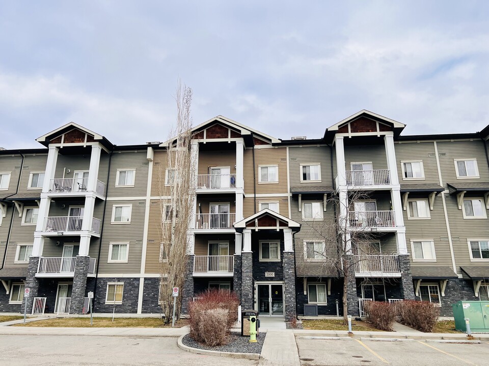 115 Prestwick SE in Calgary, AB - Building Photo