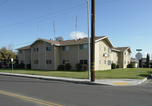 901-909 Riverside Dr in Madera, CA - Building Photo - Building Photo