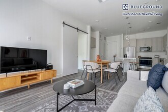 212 W Highland Mall Blvd in Austin, TX - Building Photo - Building Photo