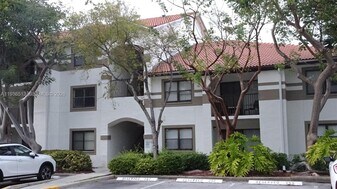 560 S Park Rd in Hollywood, FL - Building Photo