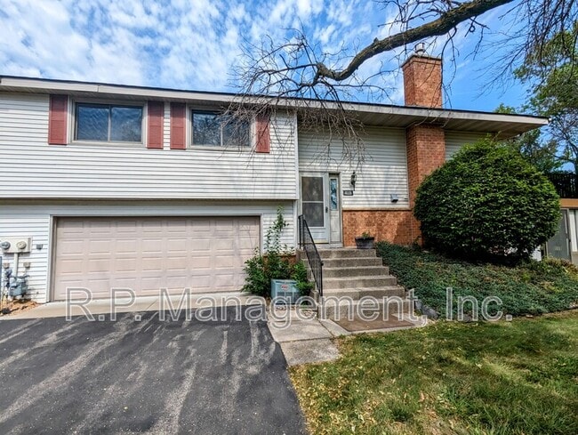 property at 4118 Sylvia Ln S