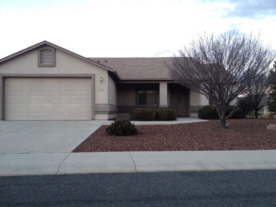 6956 E Sandhurst Dr in Prescott Valley, AZ - Building Photo