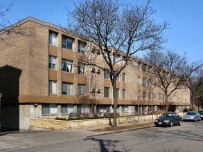 Mount Curve Condominiums in Minneapolis, MN - Building Photo - Building Photo