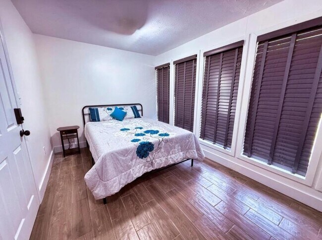 5140 River Bluff Lane in Jacksonville, FL - Building Photo - Building Photo