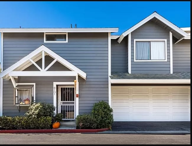 2191 Canyon Dr, Unit B101 in Costa Mesa, CA - Building Photo - Building Photo