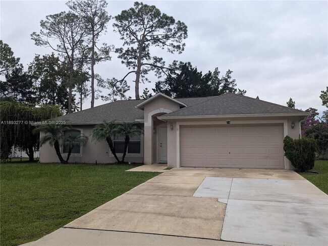 78 Pine Grove Dr in Palm Coast, FL - Foto de edificio - Building Photo