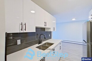 10837-10117 117 St NW in Edmonton, AB - Building Photo