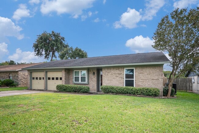 2801 Westbury Ln in Texas City, TX - Building Photo - Building Photo