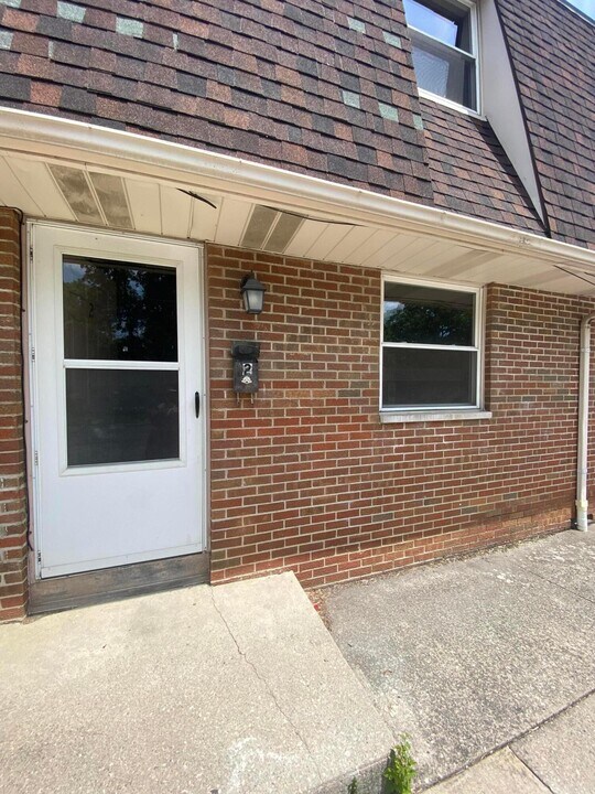 53 Neil St in Delaware, OH - Building Photo