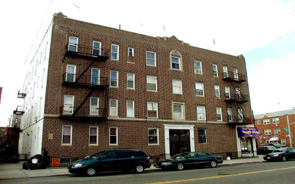 8784 23rd Ave in Brooklyn, NY - Foto de edificio - Building Photo