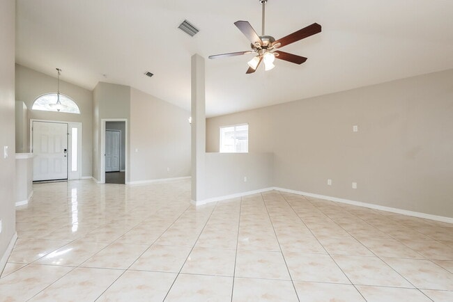 1915 Brandon Brook Rd in Valrico, FL - Building Photo - Building Photo