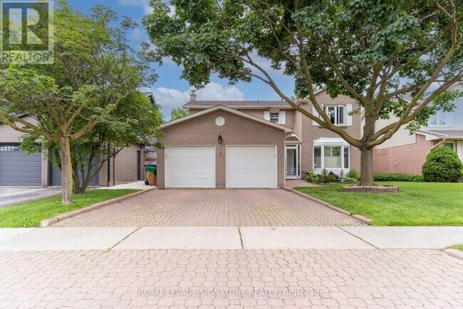 6326 Millers Grove in Mississauga, ON - Building Photo - Building Photo