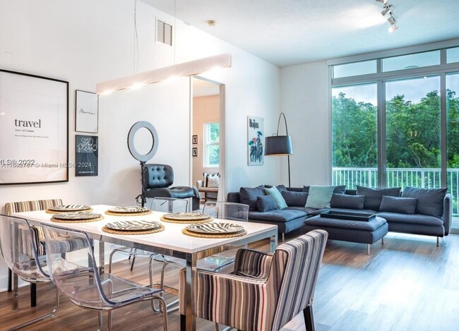 15051 Royal Oaks Ln, Unit 104 in North Miami, FL - Foto de edificio - Building Photo