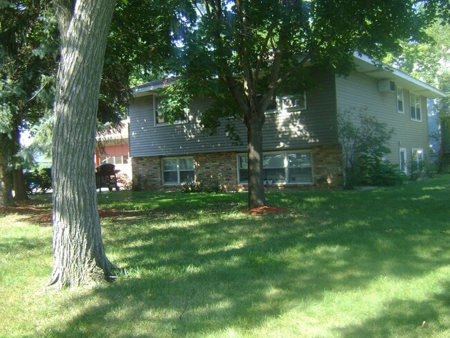 2233 5th Ave, NE, Unit 2, Upstairs