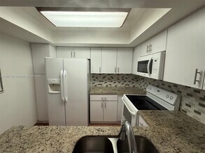 10843 NW 7th St in Miami, FL - Building Photo - Building Photo