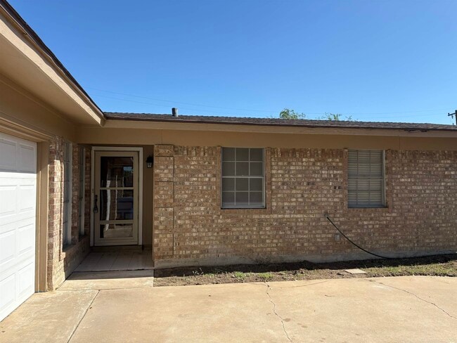 104 E Del Mar Blvd in Laredo, TX - Foto de edificio - Building Photo