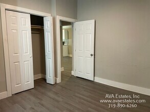 104 N Glendale Ave in Pueblo, CO - Foto de edificio - Building Photo