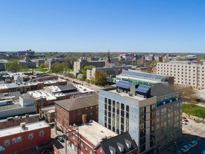 7 S Linn St-Unit -203 in Iowa City, IA - Building Photo - Building Photo