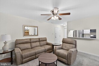 511 Diamond Dr in Newtown, PA - Foto de edificio - Building Photo