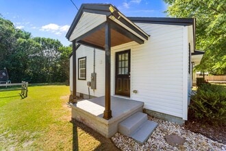 93 W Hamer St in Coats, NC - Building Photo - Building Photo