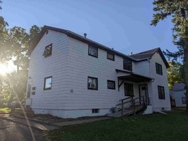 204 Hatten Ave, Unit 2 in Rice Lake, WI - Building Photo