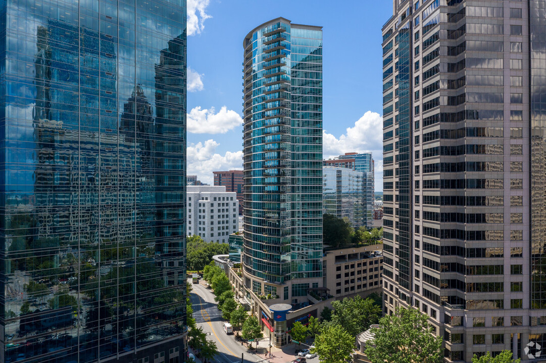 1080 Peachtree St NE, Unit 1115 in Atlanta, GA - Foto de edificio